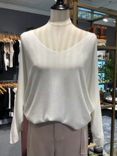 Load image into Gallery viewer, BRAND BAZAR - Pullover Sweater