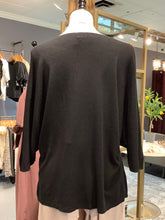 Load image into Gallery viewer, BRAND BAZAR - Pullover Sweater