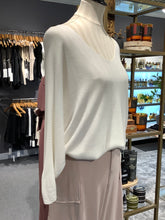 Load image into Gallery viewer, BRAND BAZAR - Pullover Sweater