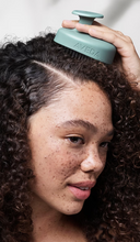 Load image into Gallery viewer, AVEDA - Scalp Solutions Stimulating Scalp Massager