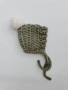 SOLEIL ET LUNE - Chunky Knit Rowan Bonnet - Sage + Ivory - 0-3 m/o