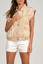Load image into Gallery viewer, Elan vest button up tan wash
